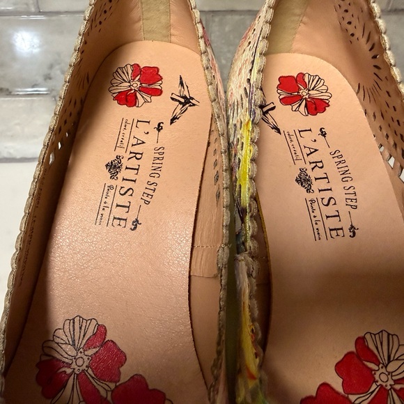 L'ARTISTE Multicolor Floral Heels - Picture 10 of 10